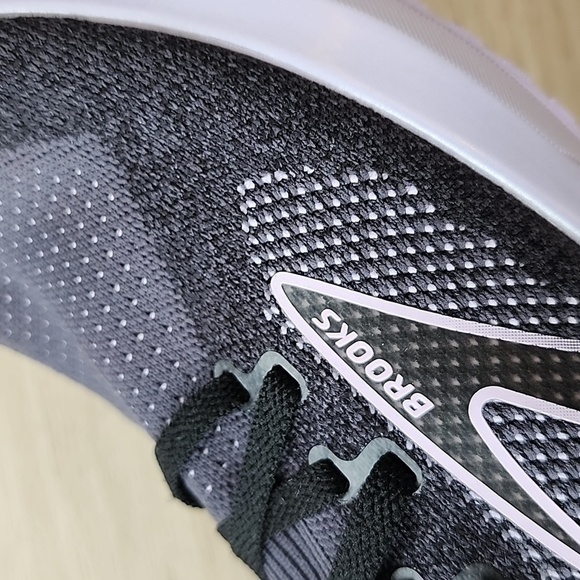 Brooks Levitate StealthFit 5 womens 11.5 running shoes road runners NWOB - Picture 7 of 7